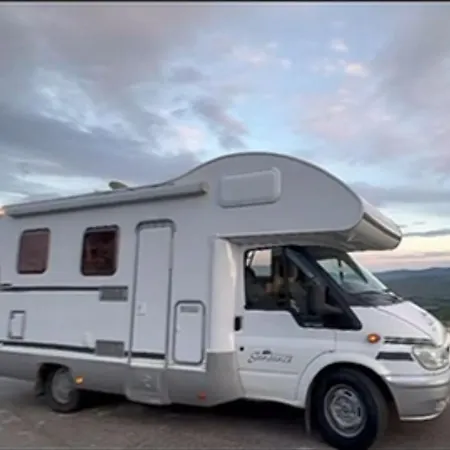 Camper Motorhome Albania Loreli Bateau-hôtel Tirana