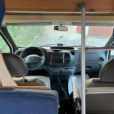 Bådhotel Camper Motorhome Albania Loreli Tirana